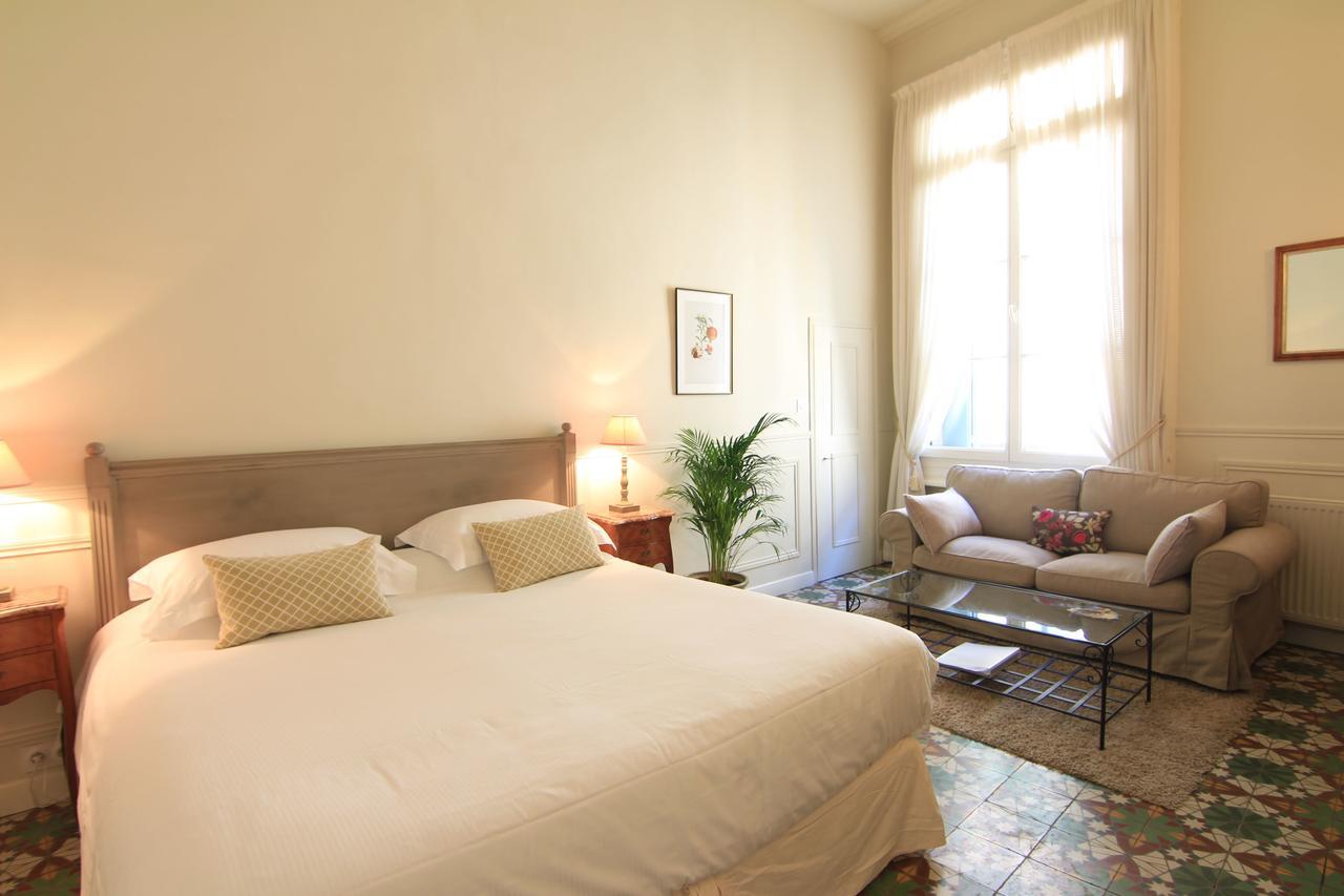Cinq & Sept Hotel Roujan Esterno foto