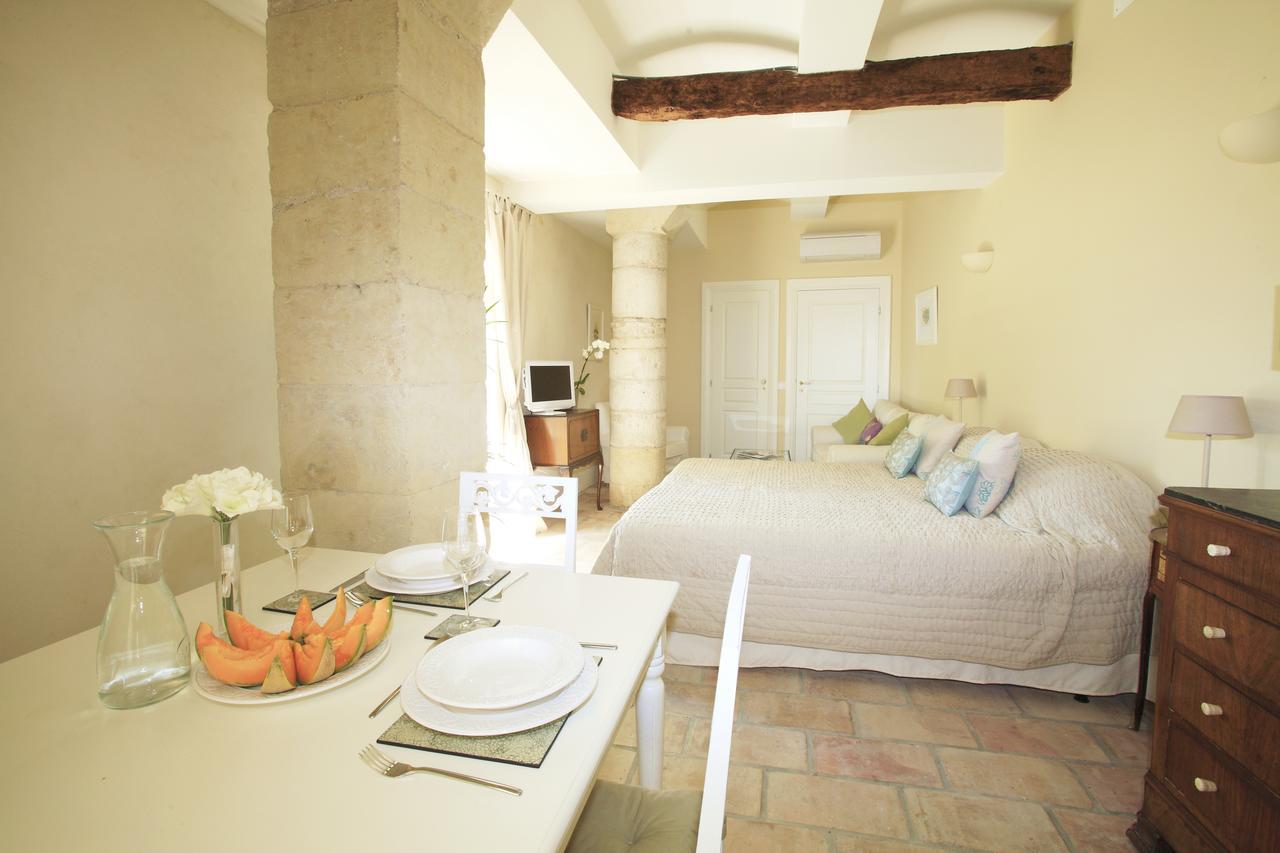 Cinq & Sept Hotel Roujan Esterno foto
